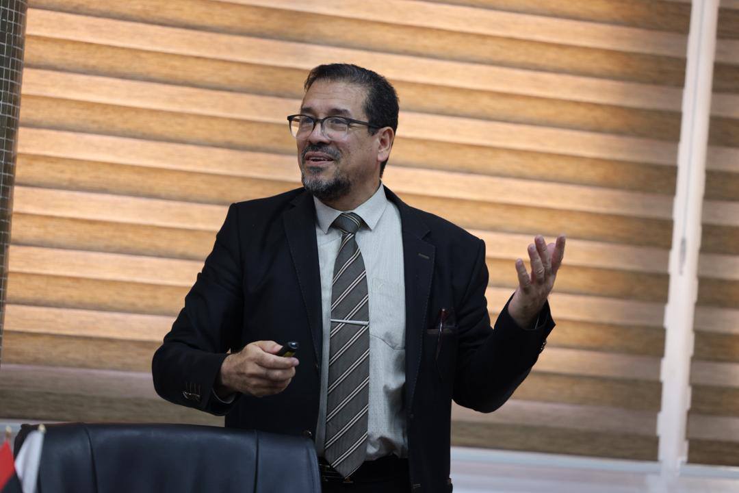 رئيس جامعة الابتكار الدولية يستعرض مقترح تفعيل الدبلومات التخصصية في مجالات الاقتصاد الأزرق والأخضر والدائري